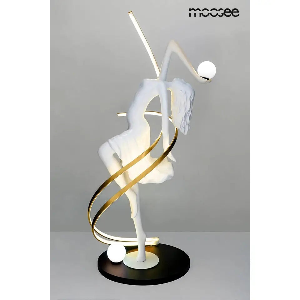 Golvlampa MOOSEE - DANCING QUEEN, vit – produktbild av Golvlampor från Moosee | Arvande