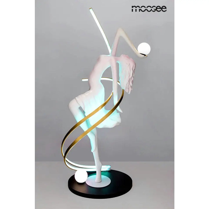 Golvlampa MOOSEE - DANCING QUEEN, vit – produktbild av Golvlampor från Moosee | Arvande