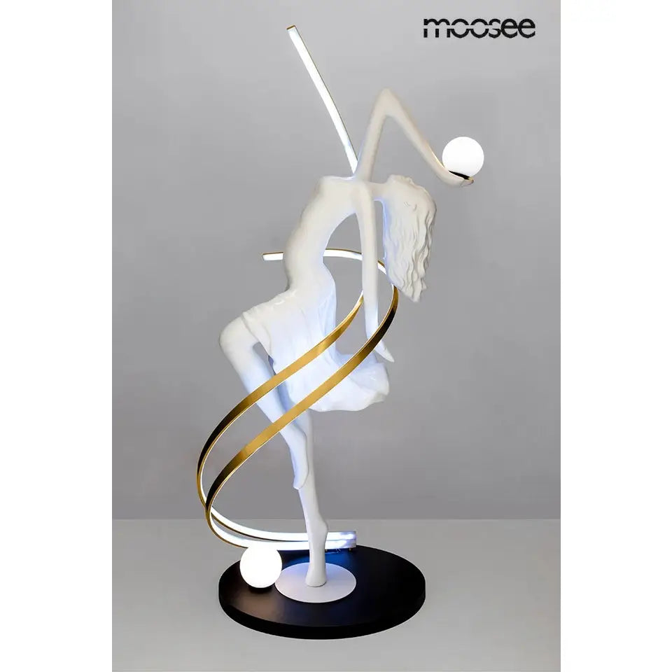 Golvlampa MOOSEE - DANCING QUEEN, vit – produktbild av Golvlampor från Moosee | Arvande