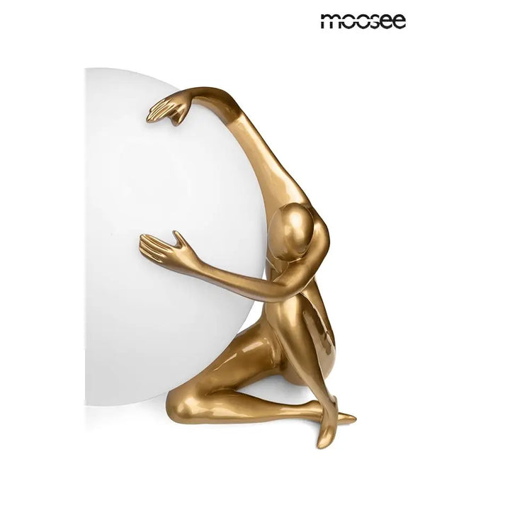 Golvlampa MOOSEE - UOMO 50, guld - produktbild av Nyheter ej översatt från Moosee | Arvande