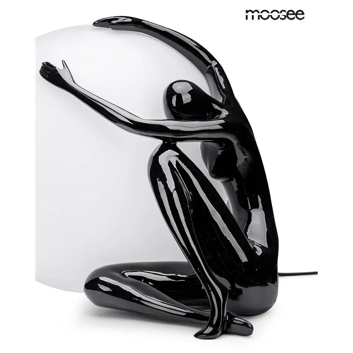 Golvlampa MOOSEE - UOMO 50, svart - produktbild av Nyheter ej översatt från Moosee | Arvande