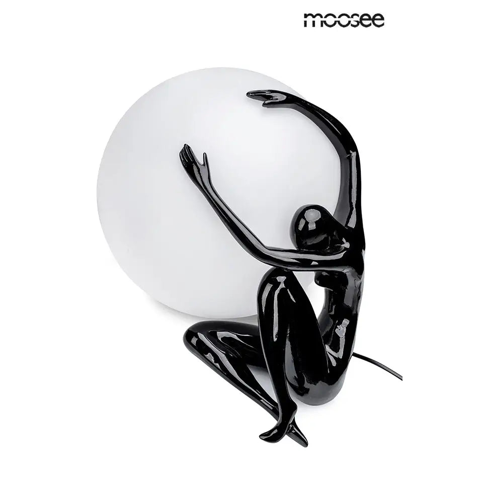 Golvlampa MOOSEE - UOMO 50, svart - produktbild av Nyheter ej översatt från Moosee | Arvande