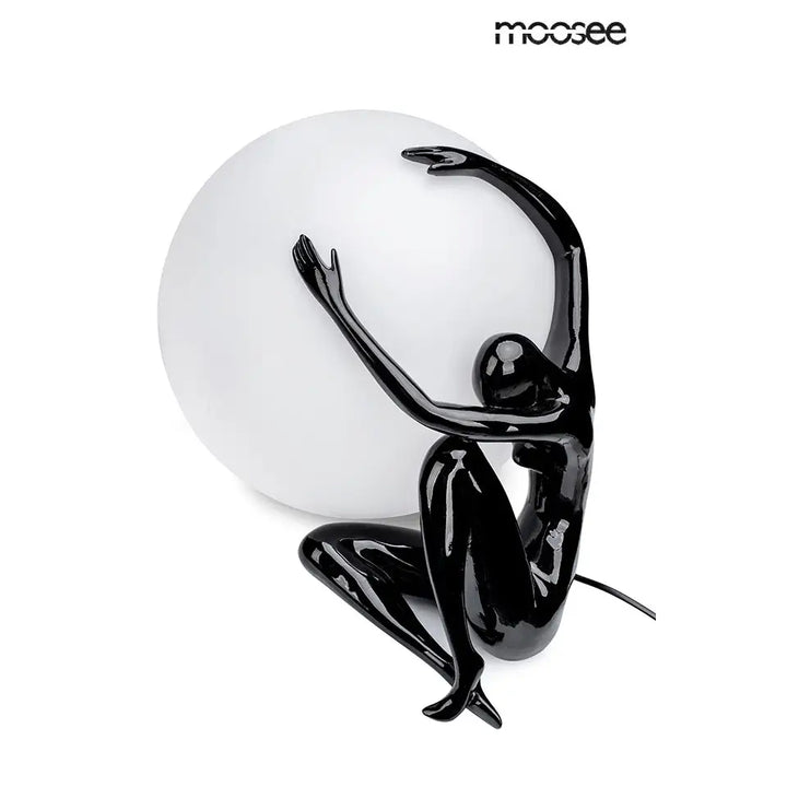 Golvlampa MOOSEE - UOMO 50, svart - produktbild av Nyheter ej översatt från Moosee | Arvande