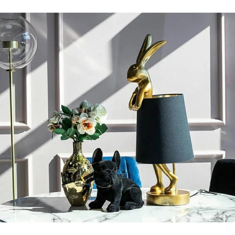Bordslampa KARE DESIGN - RABBIT, guld/svart, 68 cm – produktbild av Bordslampor från Kare Design | Arvande