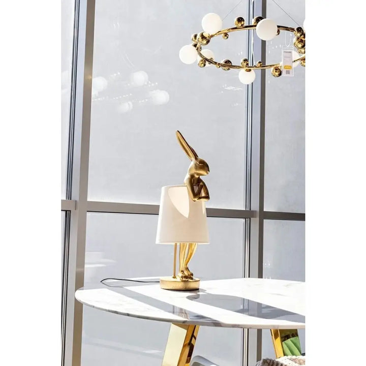 Bordslampa KARE DESIGN - RABBIT, vit/guld, 68 cm – produktbild av Bordslampor från Kare Design | Arvande
