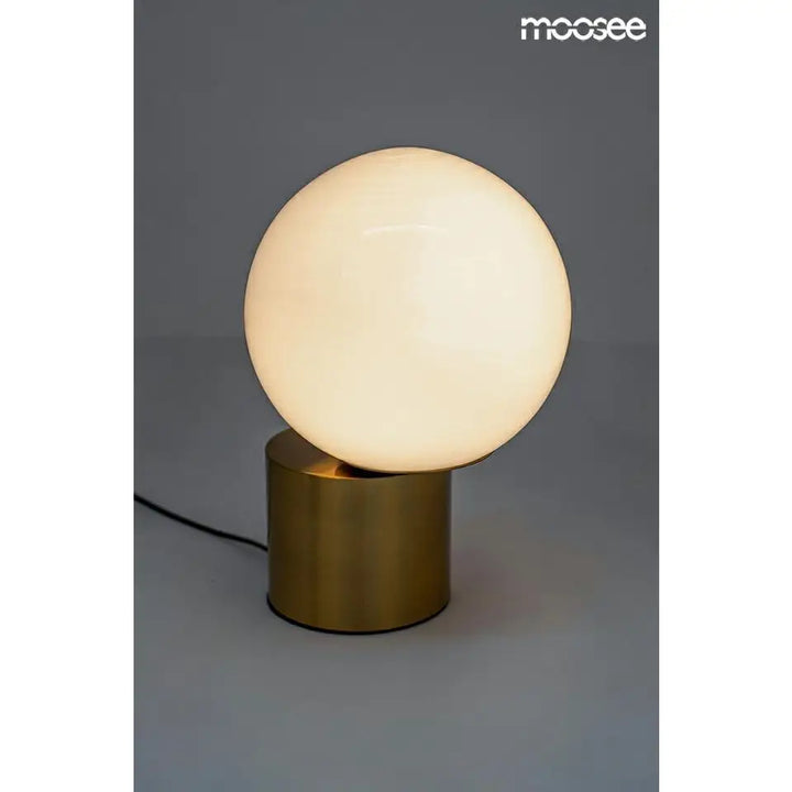 Bordslampa MOOSEE - PARLA 20, guld - produktbild av Bordslampor från Moosee | Arvande