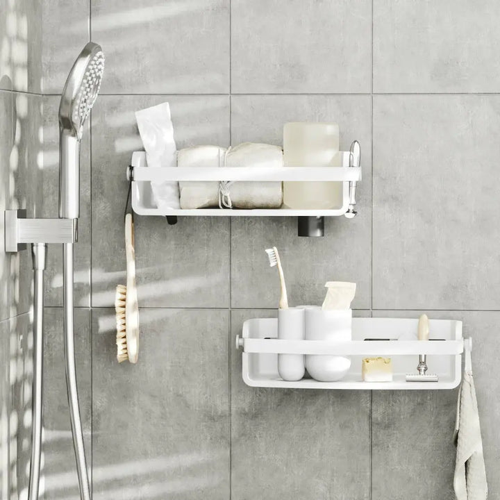 Duschhylla UMBRA - ADHESIVE, vit – produktbild av Organizers & papperskorgar från Umbra | Arvande