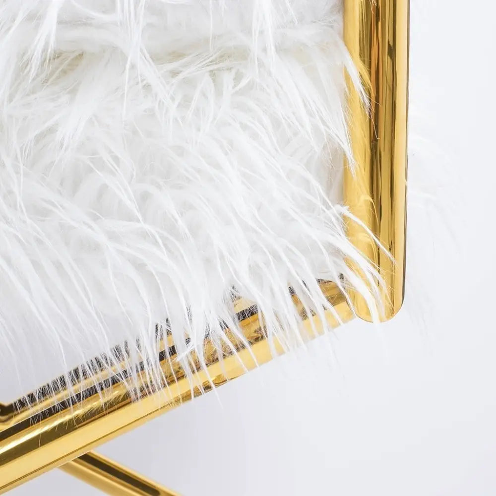 Fåtölj KARE DESIGN - MR. FLUFFY, vit/guld - produktbild av [MGO] Import King Home från Kare Design | Arvande