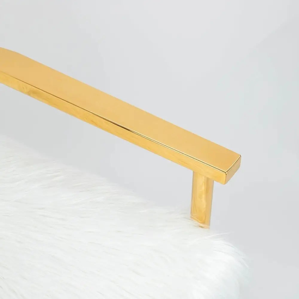 Fåtölj KARE DESIGN - MR. FLUFFY, vit/guld - produktbild av [MGO] Import King Home från Kare Design | Arvande