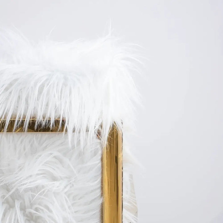 Fåtölj KARE DESIGN - MR. FLUFFY, vit/guld - produktbild av [MGO] Import King Home från Kare Design | Arvande