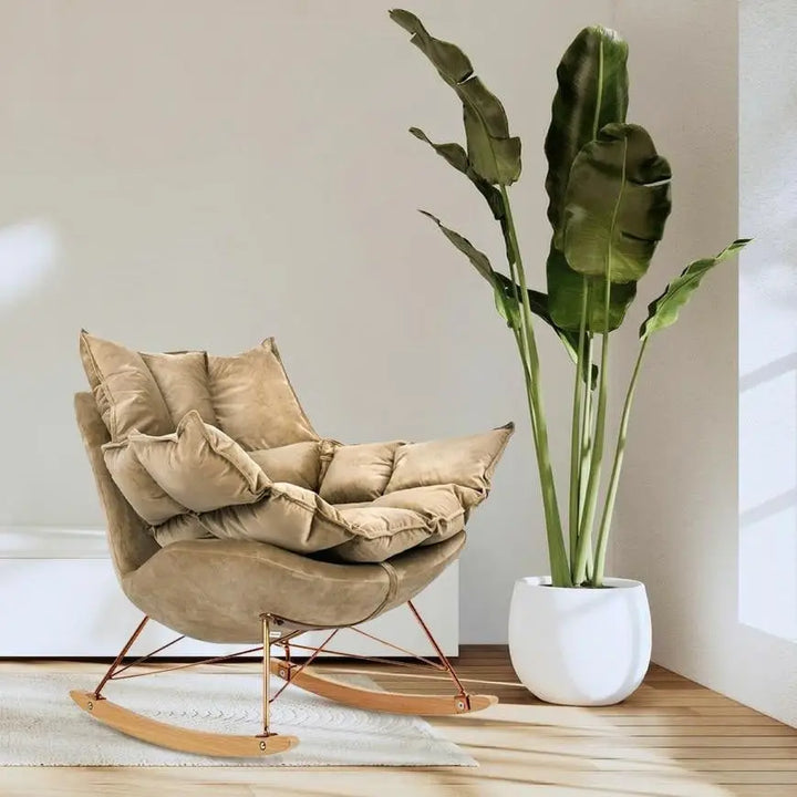 Fåtölj - SWING VELVET, khaki - produktbild av Nyheter ej översatt från King Home | Arvande