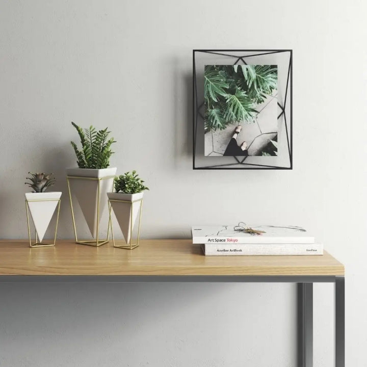 Fotoram UMBRA - PRISMA 20x25 cm, svart – produktbild av Ramar från Umbra | Arvande