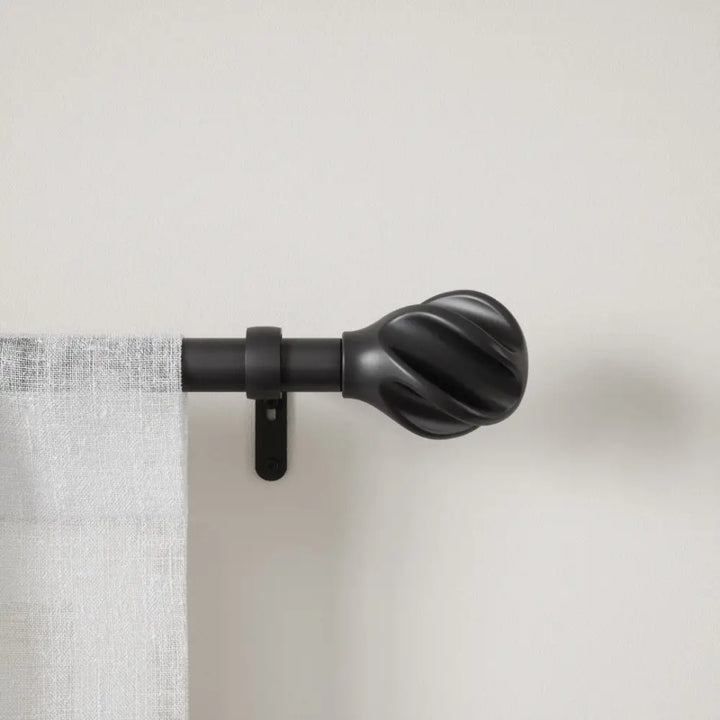 Gardinstång UMBRA - HELIX 107 - 305 cm, svart - produktbild av Dekoration från Umbra | Arvande