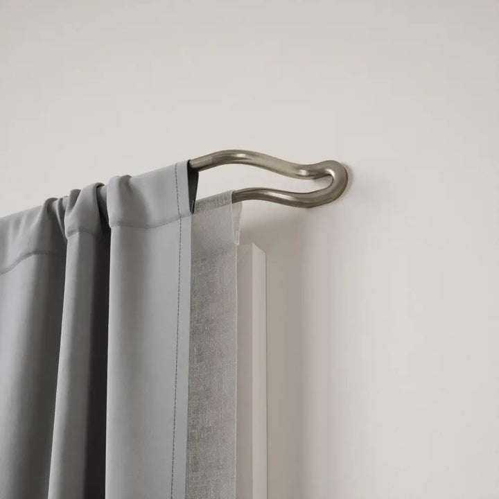 Gardinstång UMBRA - MIDNIGHT, 107 - 305 cm, silver – produktbild av Inredning från Umbra | Arvande