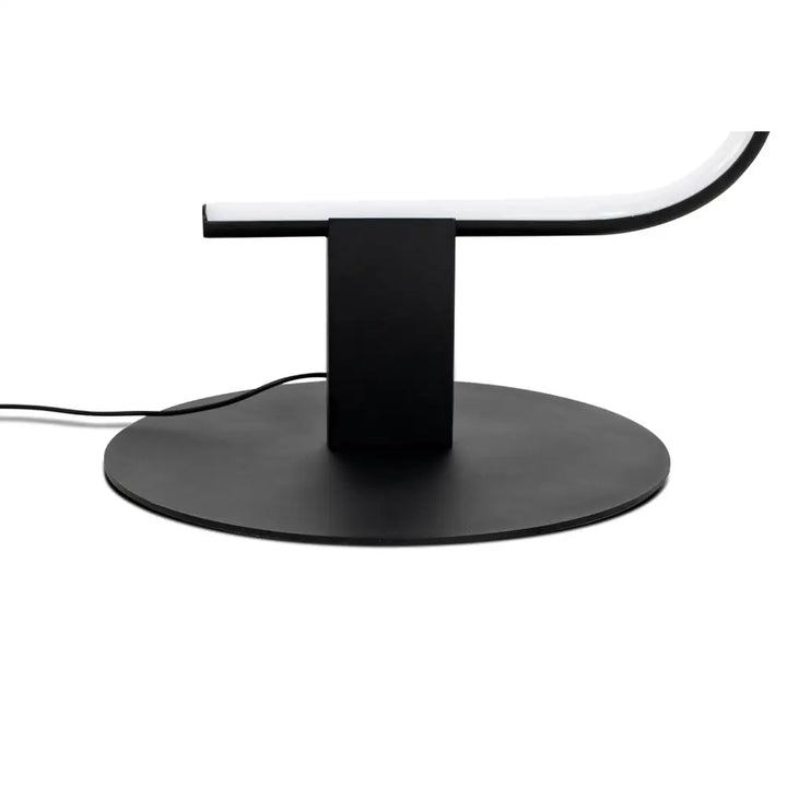 Golvlampa - FACE FLOOR, svart - produktbild av Golvlampor från King Home | Arvande