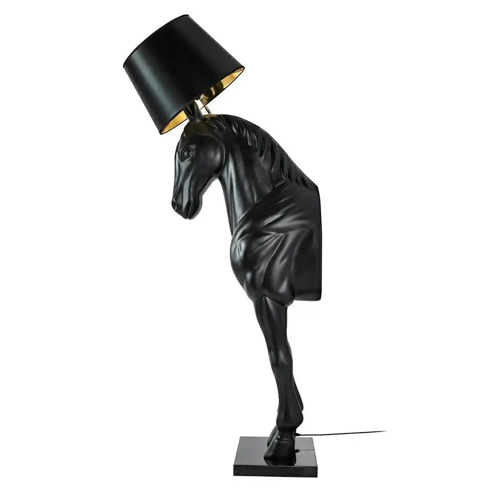 Golvlampa - HORSE STAND M, svart - produktbild av Golvlampor från King Home | Arvande