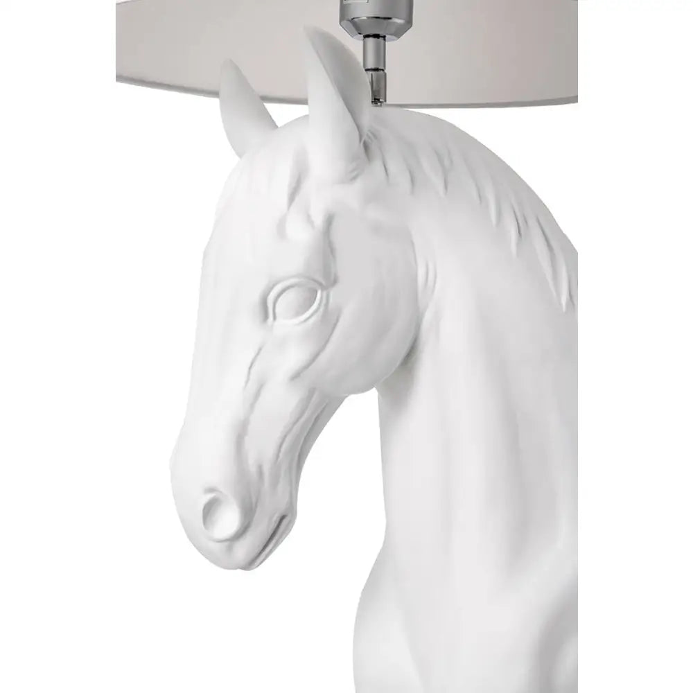 Golvlampa - HORSE STAND M, vit – produktbild av Nyheter ej översatt från King Home | Arvande