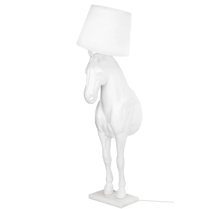 Golvlampa - HORSE STAND M, vit – produktbild av Nyheter ej översatt från King Home | Arvande