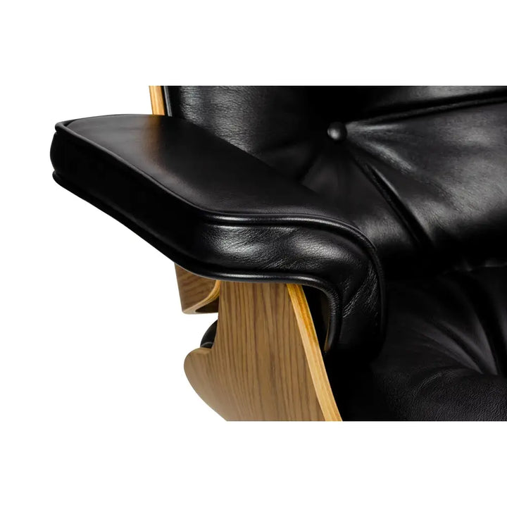 Kontorsstol - LOUNGE HM SOFT PREMIUM WIDE, svart naturläder med fotpall i valnöt - produktbild av [MGO] Import King Home från King Home | Arvande