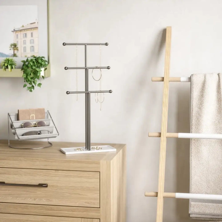 Smyckeställ UMBRA - TRIGEM, silver - produktbild av [MGO] Import King Home från Umbra | Arvande