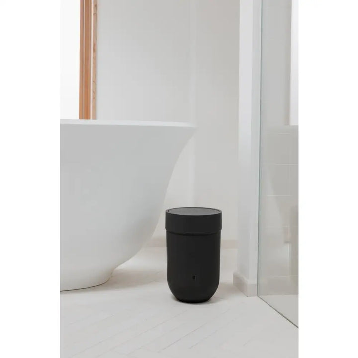 Soptunna UMBRA - TOUCH, svart - produktbild av Organizers & papperskorgar från Umbra | Arvande