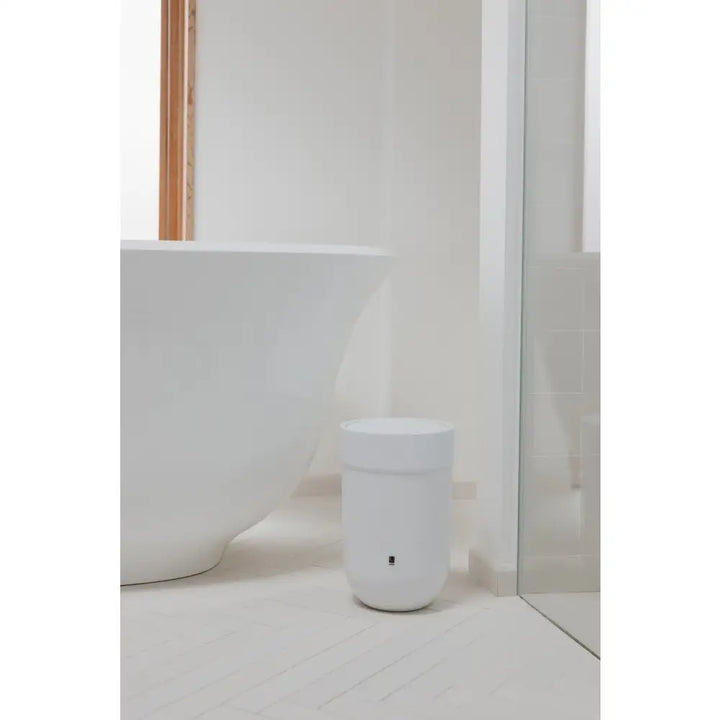 Soptunna UMBRA - TOUCH, vit - produktbild av Organizers & papperskorgar från Umbra | Arvande