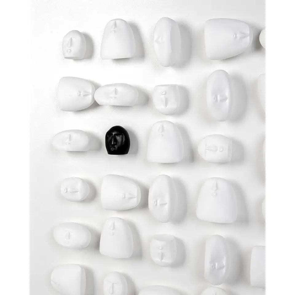 Tavla / konstverk - SO MANY FACES, 110x110 cm - produktbild av Nyheter ej översatt från King Home | Arvande
