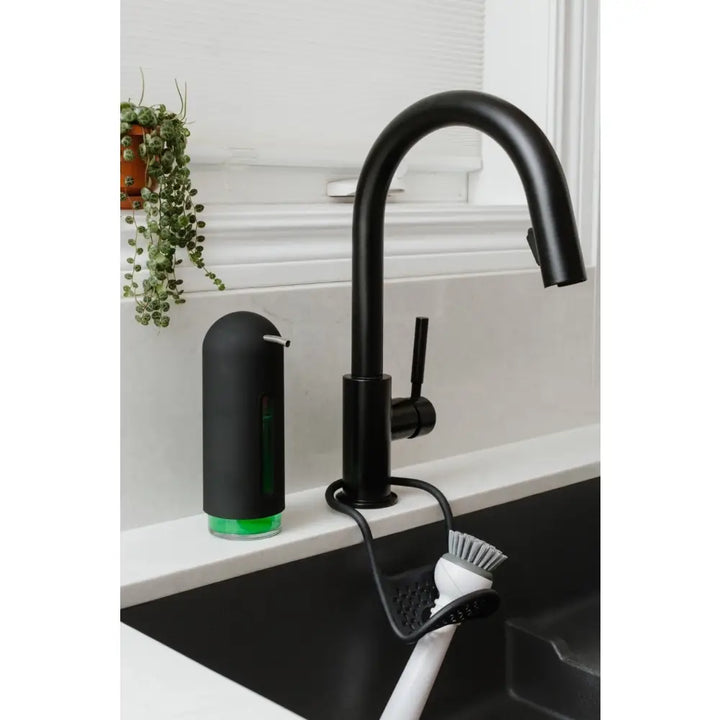 Tvålpump UMBRA - PENGUIN 355 ml, svart – produktbild av Inredning från Umbra | Arvande
