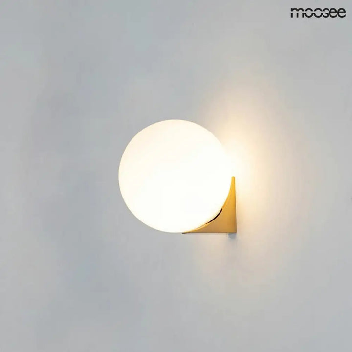 Vägglampa MOOSEE - BOLL, guld - produktbild av Vägglampor från Moosee | Arvande