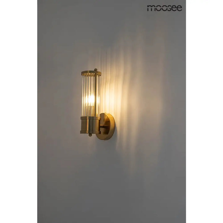 Vägglampa MOOSEE - PILAR, guld - produktbild av Vägglampor från Moosee | Arvande