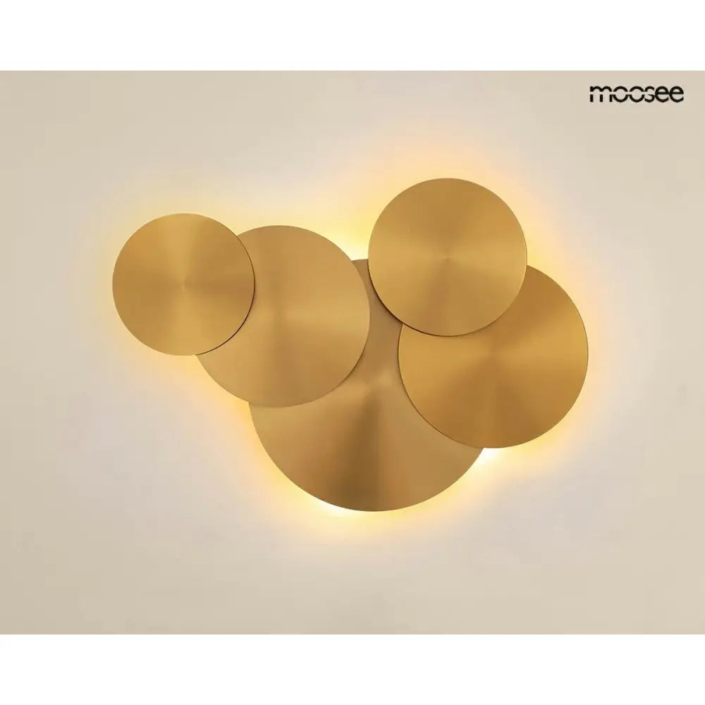 Vägglampa MOOSEE - SCUDO, guld - produktbild av Nyheter ej översatt från Moosee | Arvande