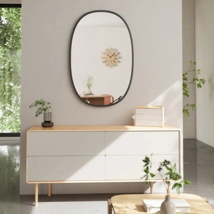 Väggspegel UMBRA - HUB 61 x 91 cm, svart – produktbild av Speglar från Umbra | Arvande